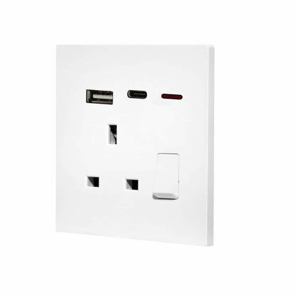 Single UK Socket 13A USB + Type-C (5V 2.1A) – Ultra Thin Plastic